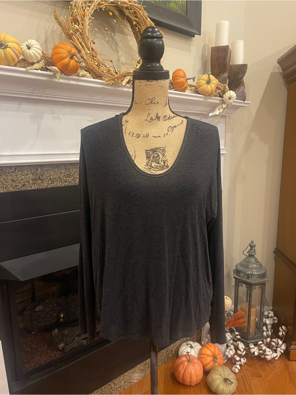 Gap Women's Long Sleeve V-Neck Dark Gray Flowy T-Shirt Medium